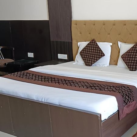 Hotel Shree Kanta คูร์เคาน์ ภายนอก รูปภาพ