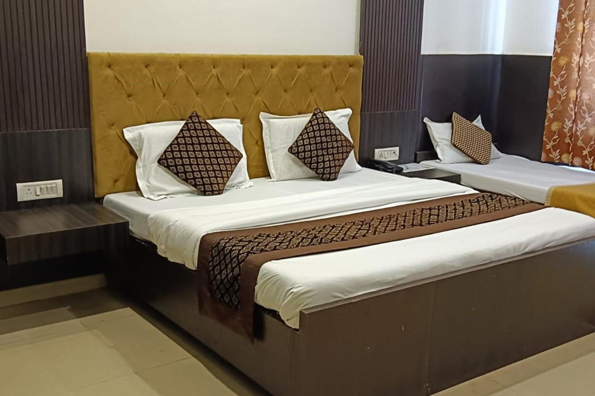 Hotel Shree Kanta คูร์เคาน์ ภายนอก รูปภาพ