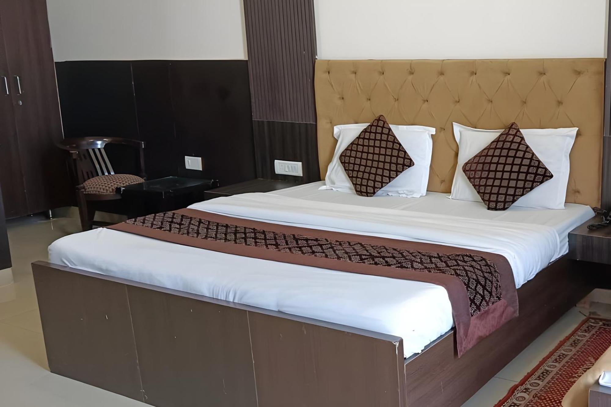 Hotel Shree Kanta คูร์เคาน์ ภายนอก รูปภาพ