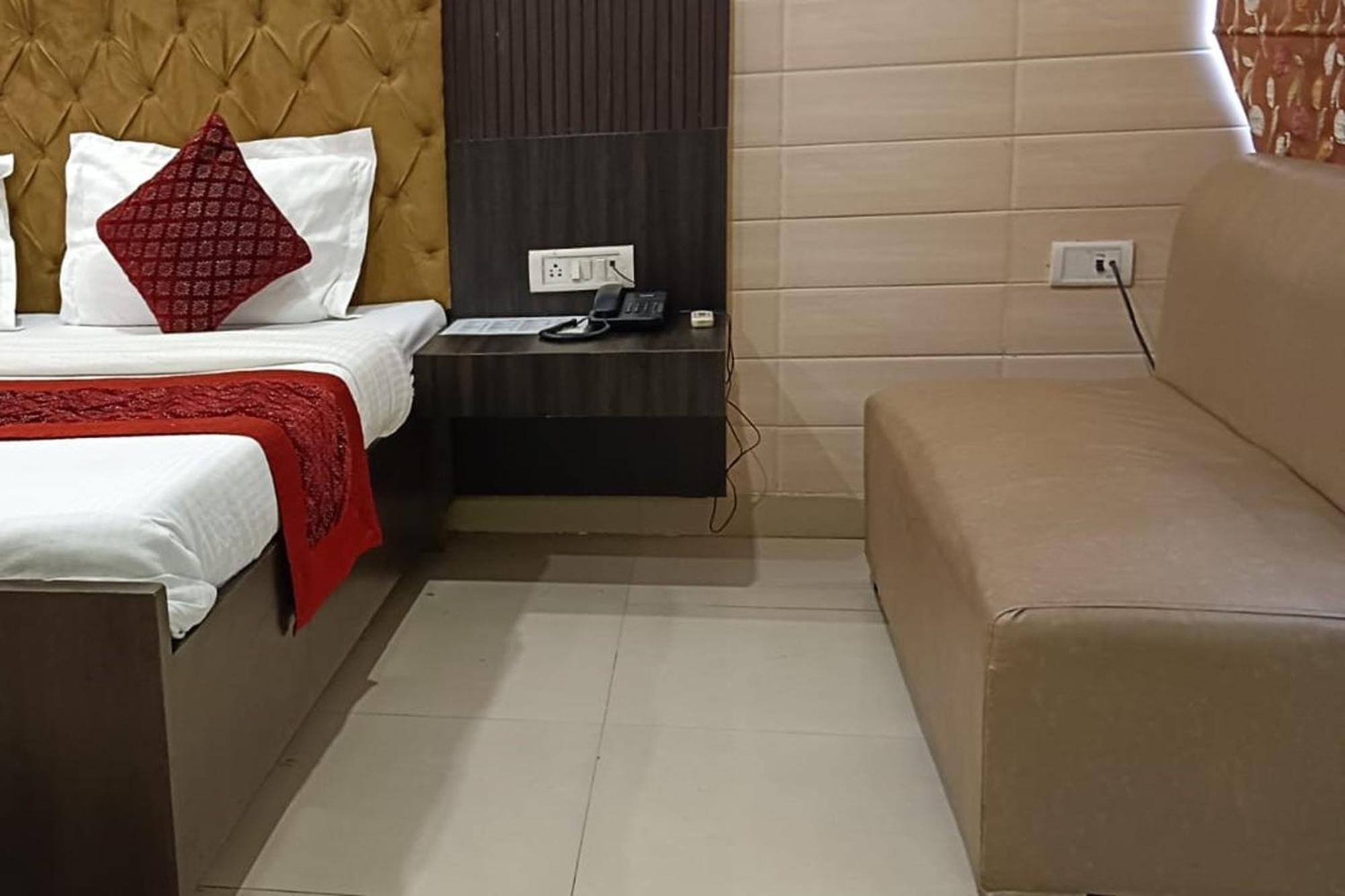 Hotel Shree Kanta คูร์เคาน์ ภายนอก รูปภาพ