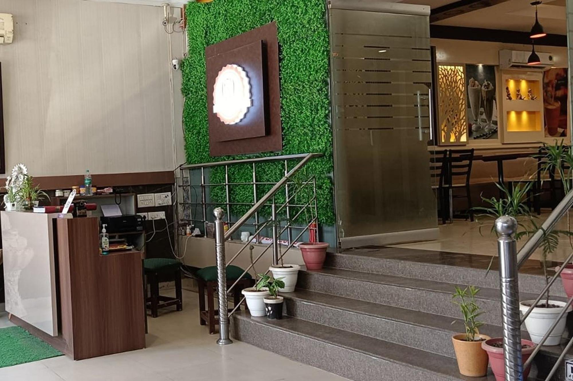Hotel Shree Kanta คูร์เคาน์ ภายนอก รูปภาพ